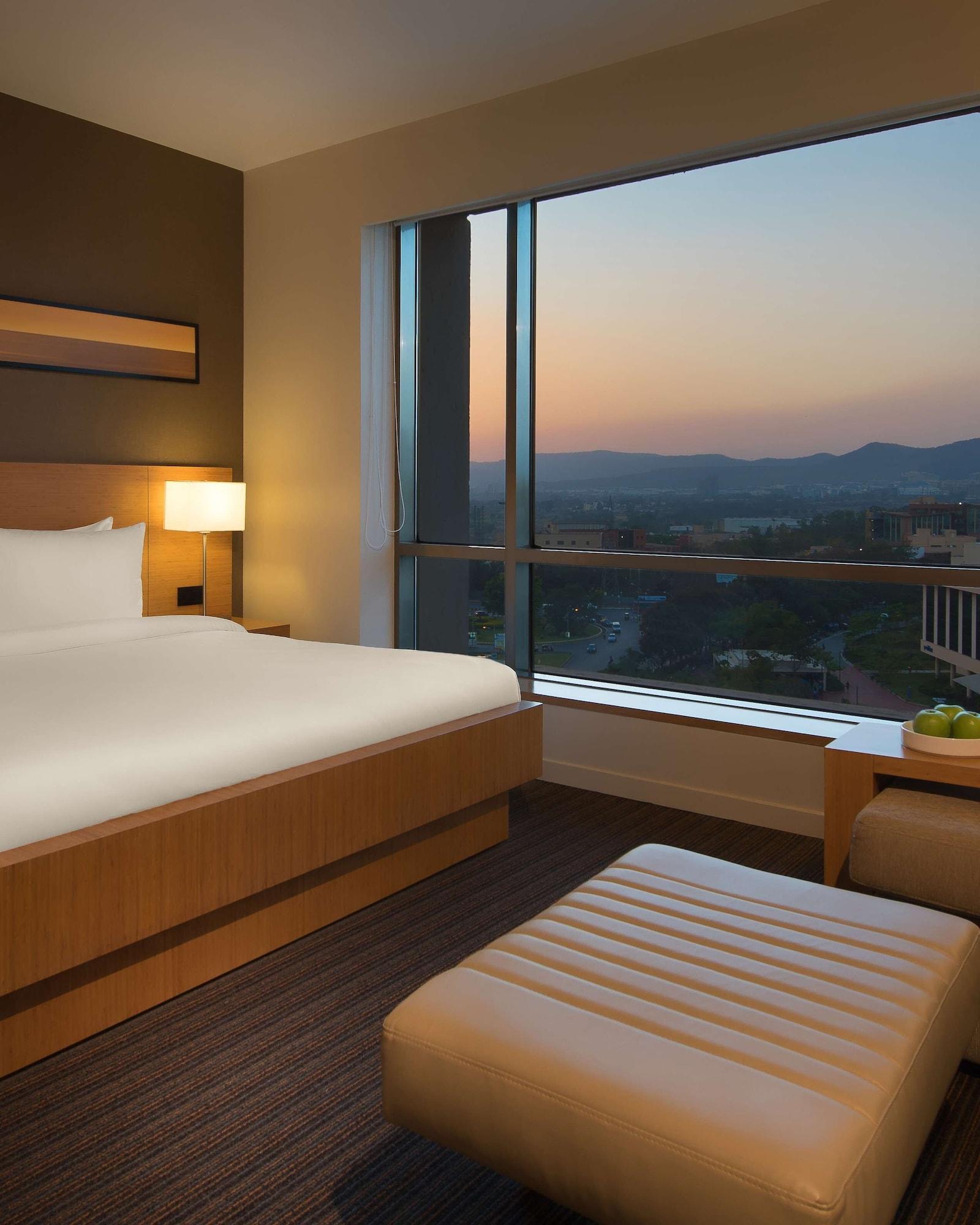 Hyatt Place Pune Хинджевади Екстериор снимка